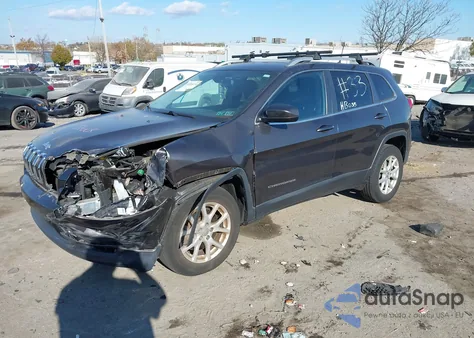 2016 Jeep Cherokee Latitude z USA, uszkodzony, nr VIN 1C4PJMCS1GW242738